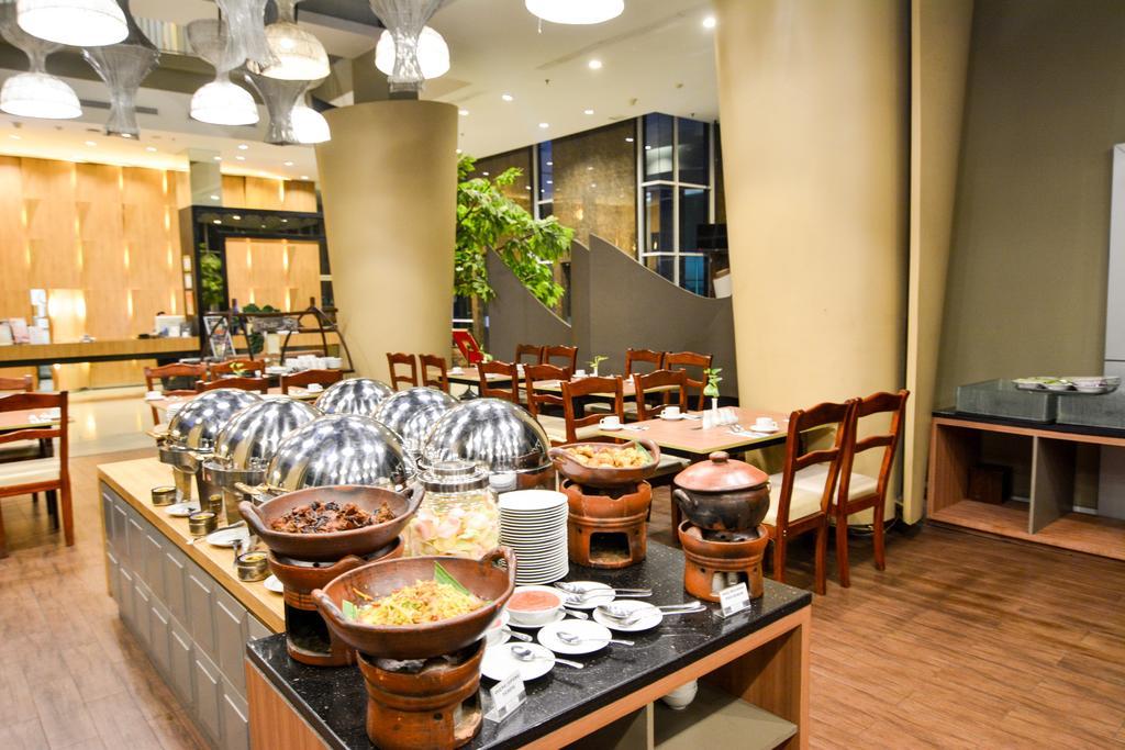 Howard Johnson By Wyndham Pekalongan Exteriér fotografie